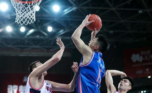 刘传兴|两败俱伤!CBA黑马轰然倒下,2米25国手无球可打,新赛季没有赢家