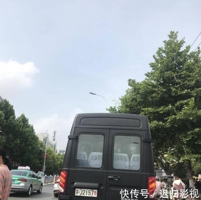 电脑|老人手术成功后却丧命,儿子想查看病历,医生直接打翻电脑