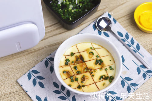 鸡蛋|蒸鸡蛋羹时,不要再放温水了,加“它”鸡蛋如布丁嫩滑,入口即化