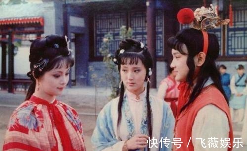 宝钗&林黛玉姑苏归来,给众人分礼物,为何被府中人称为是“势利眼”?