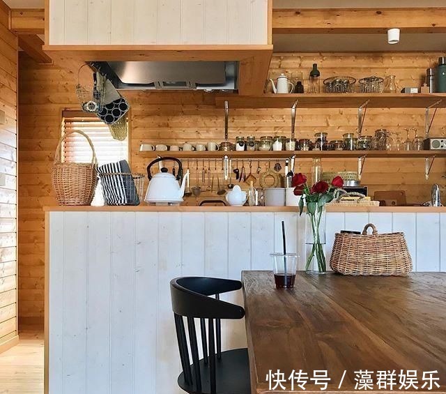 木屋|日本一家4口卖掉市区60㎡小房,搬到郊区住木屋!将生活过成电影
