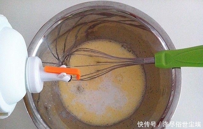 松软香甜的班兰椰香马来糕,做法详细步骤简单,配方毫无保留告您