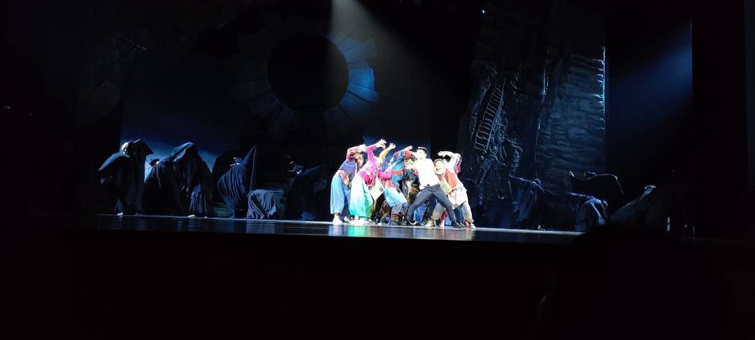  大凉山|舞剧《悬崖村的幸福路》首演 舞出大凉山“悬崖村”观念碰撞