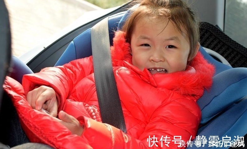 常识|宝宝误把西瓜当成玩具球,摔在地板后的反应,让妈妈哭笑不得