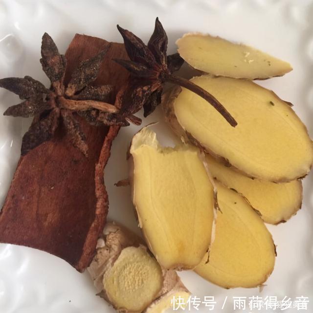  出新|广式早茶的经典之作，鸡爪也能吃出新高度，全靠这一手烹饪技巧！