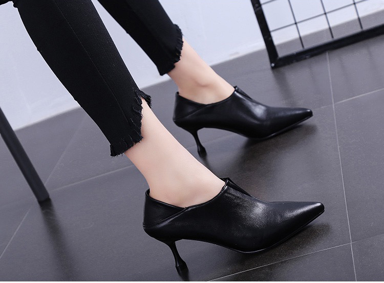 印章小短跟与大覆盖鞋面的性感高跟鞋