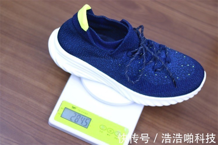 运动版 穿袜套鞋是怎么一种体验呢?网友:这个值得试一试