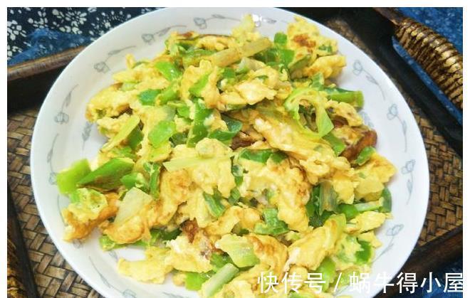 冬天|2个辣椒,2个鸡蛋,加2味简单混合,香辣下饭超好吃