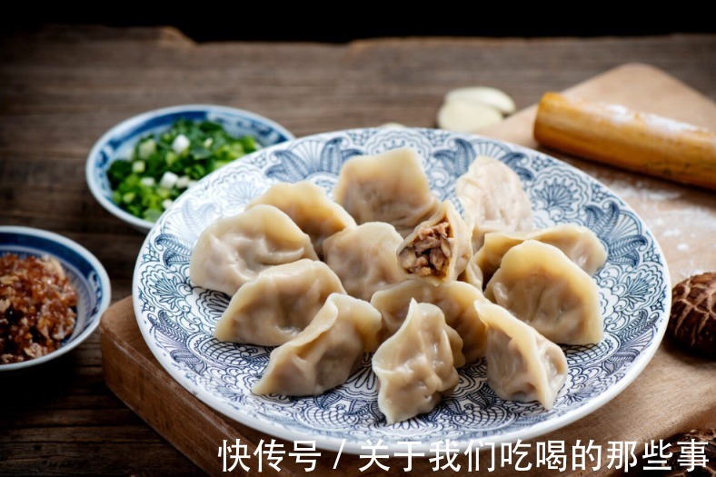 用羊肉包饺子,牢记“4加2不加”,鲜嫩多汁还不膻,咬一口满嘴香