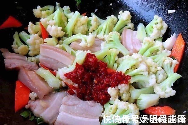 花菜|“它”是碱性食物,女人常吃增强体质,少掉发,抹平赘肉小肚子