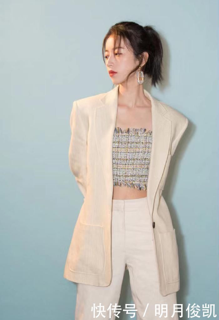 放弃|女人过了30就放弃中分吧!试试这4种“刘海”发型,更减龄显脸小