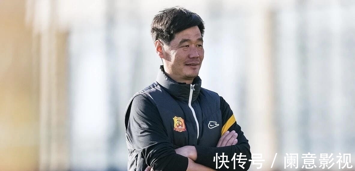 新國足|重磅！國足最新教練團隊出爐，李霄鵬帶多名小兄弟，鄭智在列！