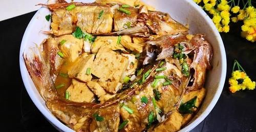 无论炖什么鱼,记住“4不放”,放错了鱼又腥又难吃,还没营养