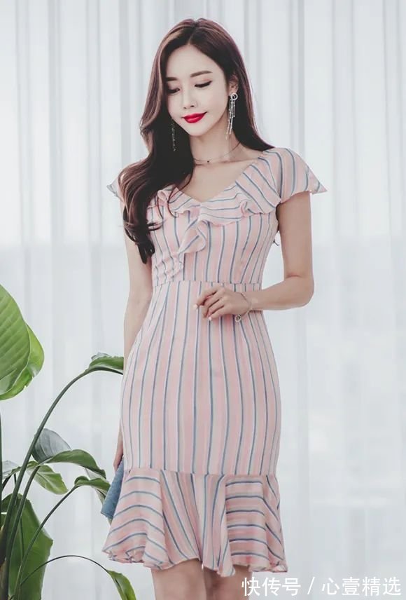 纹裙|女神孙允珠高清时尚搭配:樱桃花堤田园粉蓝间隙竖纹裙