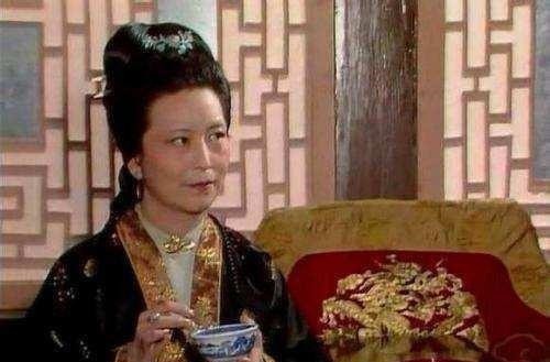 彩云@王夫人屋里有多可怕?薛宝琴初进贾府,史湘云提醒:那屋全是坏人