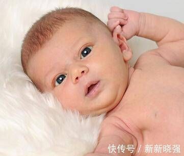 新生儿|宝宝这4个部位特别脆弱,父母不要随便用手摸,可能会伤到宝宝