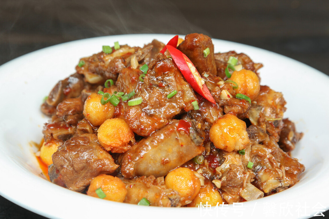 老少皆宜|炖排骨,切记不要直接焯水,牢记这1步,排骨更鲜嫩,不腥也不柴