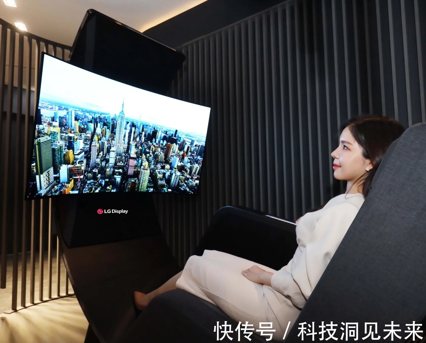 lg|LG 发布多款曲面OLED屏幕应用概念，将会在2022年CES上抢先登场