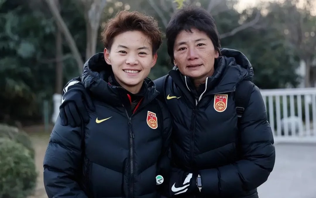 卓尔|水庆霞:想有套100平米的普通房子!而李铁带国足年薪800万,还在卓尔拿双薪