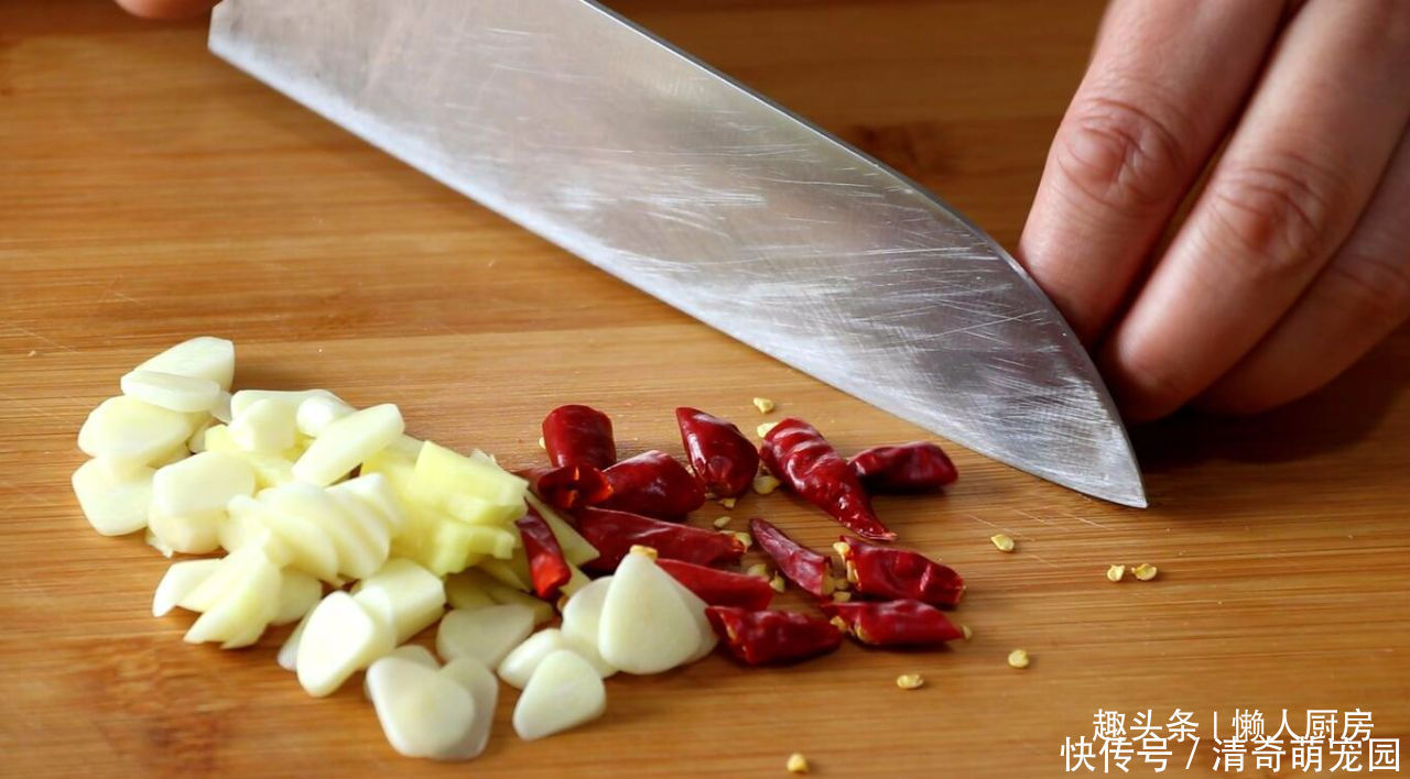 香味|19元买了一条马鲛鱼,配上一个大茄子炖着吃,鲜香味浓,超好吃