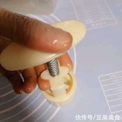 月饼|#“佳”节好滋味#莲蓉蛋黄月饼