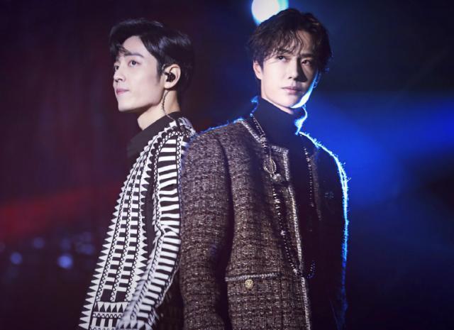 王一博犯路痴原地转圈无奈摊手太可爱,意外与肖战同台成亮点