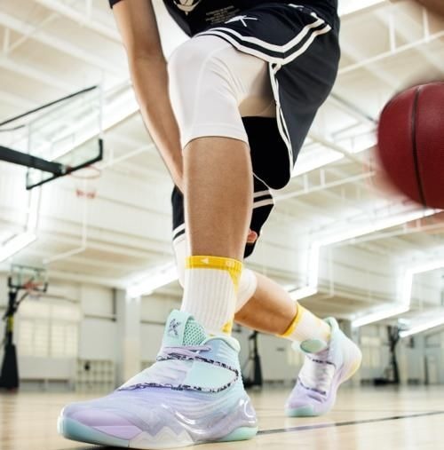 安踏kt6 全新安踏KT6“行云流水”配色正式发售!安踏的配色设计能力让人感到惊讶