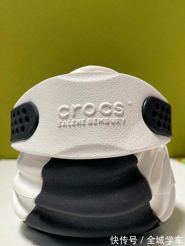 造型 生物感满满的前卫造型!Crocs 联名鞋款实物释出!