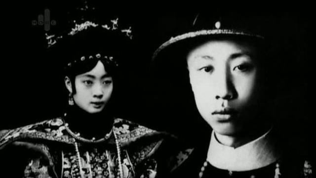 前半生|溥仪特赦后携妻重游故宫, 迎面碰见一大汉, 溥仪脸红耳赤脸色大变