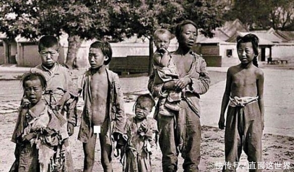 一家人|晚清罕见老照片:图1光头少爷纳幼妾,图4一家人出来乞讨!