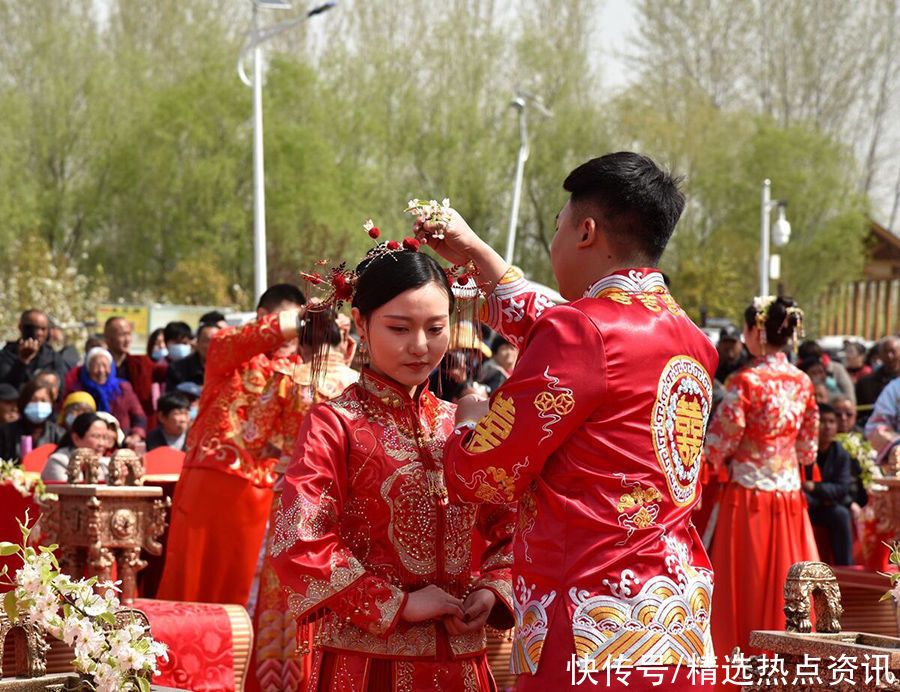 砀山举行新中式集体婚礼