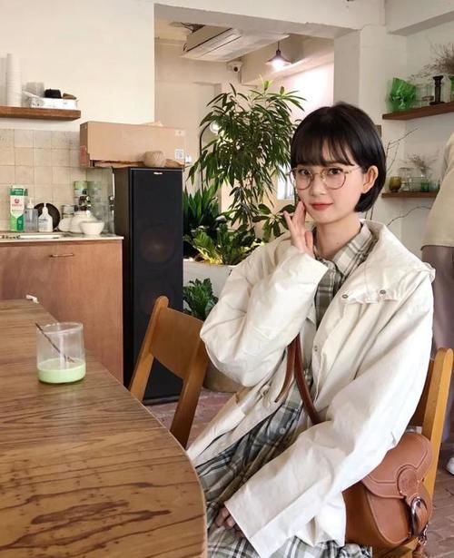 衬衫 + 衬衫，衬衫 + 薄外套，今春照着穿，稳赢