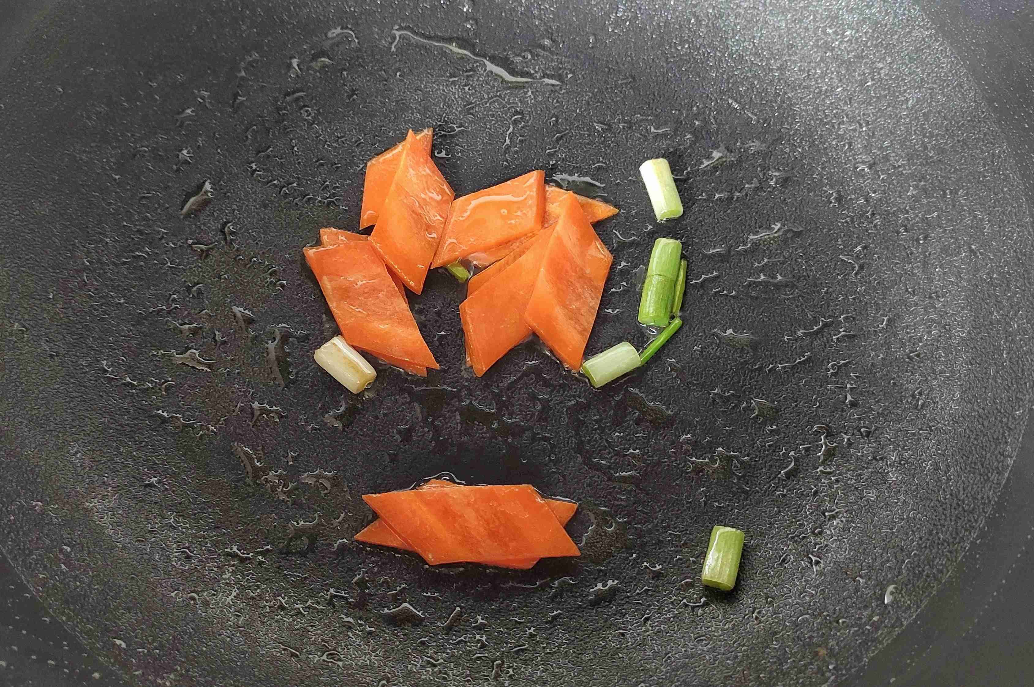 鸡蛋和它一起炒，清热去火，改善口臭，睡眠也好了，早吃早受益