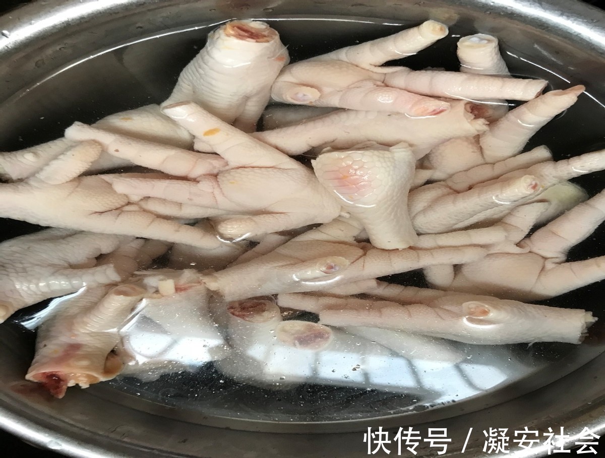 泡椒凤爪|网红小吃泡椒凤爪，在家做非常简单，酸辣开胃