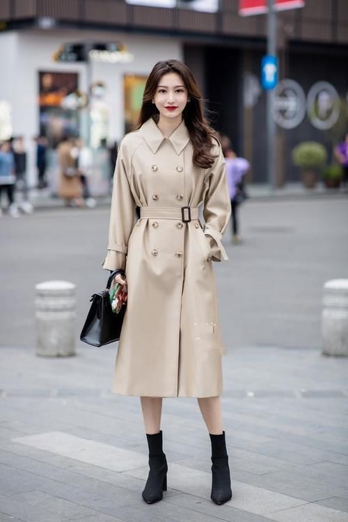 换季穿搭我选风衣，今年风衣就要光腿穿，挡风遮肉显气场