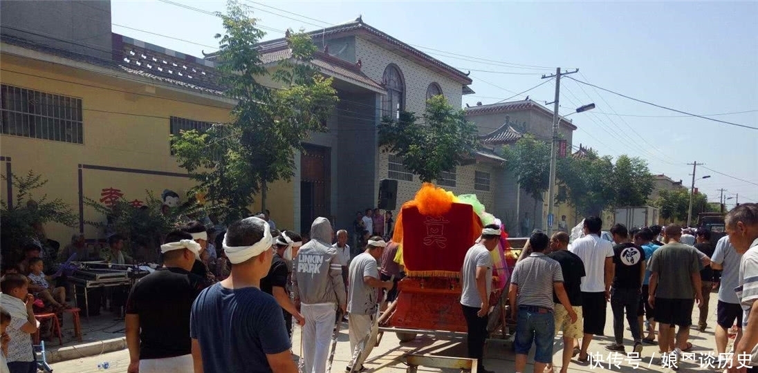 热孝莫|俗语“冷棺莫入村,热孝莫登门”,为何这样不近人情?有啥忌讳吗