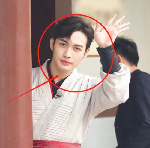 跑男全员古装亮相，baby扮相貂蝉好美，我却被蔡徐坤的造型帅到了