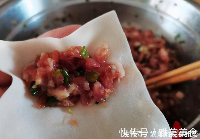北方|亲手制作北方特色的鲜肉馄饨，受累又忙碌，不如儿媳买的小云吞
