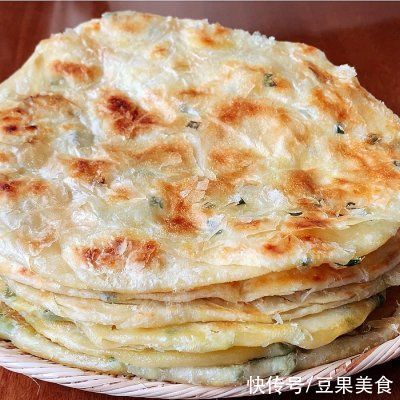  这样做葱油饼，柔软劲道多层