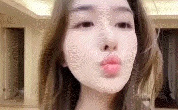 |搞笑GIF:表妹担心有人偷竹子,她每天一个人去后山点数!