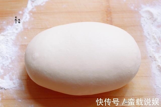 酥到掉渣的烧饼，平底锅就能做，每次一斤面，咸香酥脆，出锅必光
