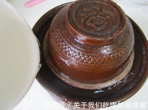 冒油|腌咸蛋时，牢记2料3技巧，无论鸡蛋鸭蛋，个个冒油起沙，软嫩咸香