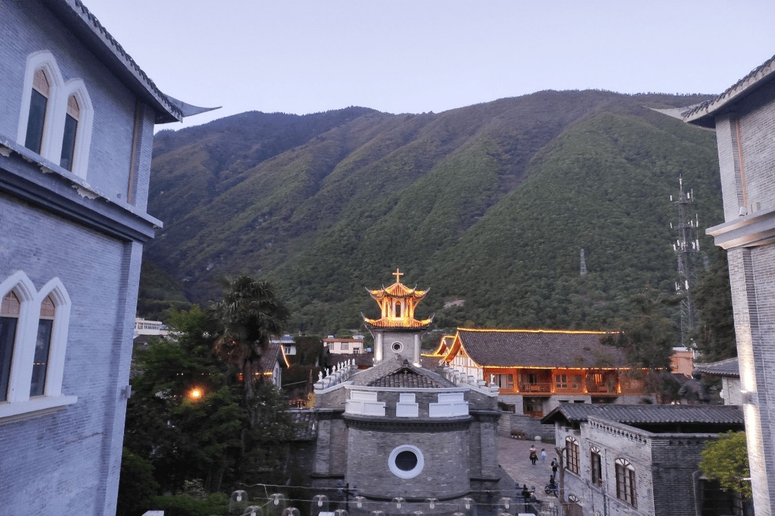 冰川|四川最适合避暑的景区，8月气温不超22℃，看雪山睡觉要盖被子