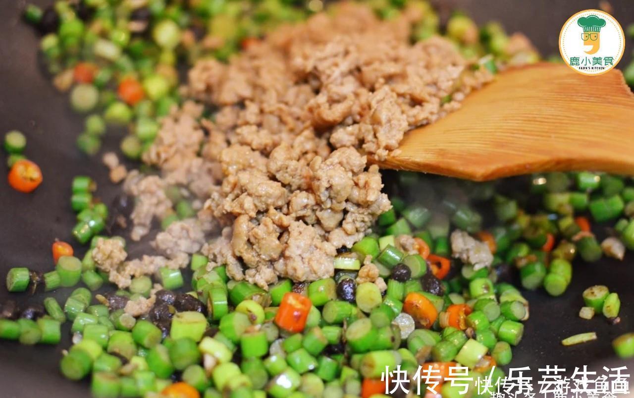 炒蒜苔最“忌讳”直接炒！先多加一步，蒜苔脆嫩入味，营养又杀菌