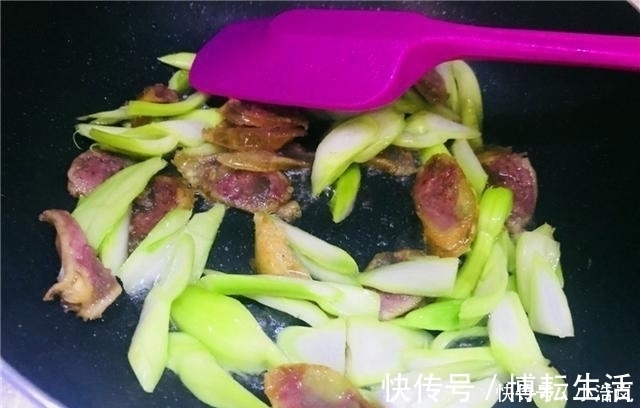 菜苔|盼了一年的菜可以吃了，简单炒一下更好吃，更下饭！