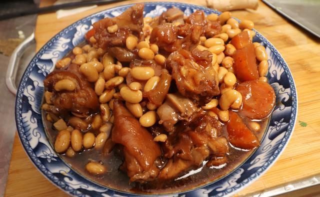 炖猪蹄时,不要先焯水,大厨教你正确做法,猪蹄软烂入味还不腥