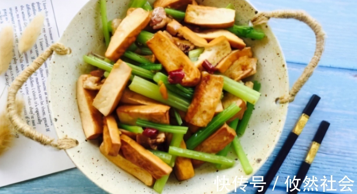肉质|在家做芹菜香干小炒肉,芹菜清脆可口,肉质鲜美,健康有营养