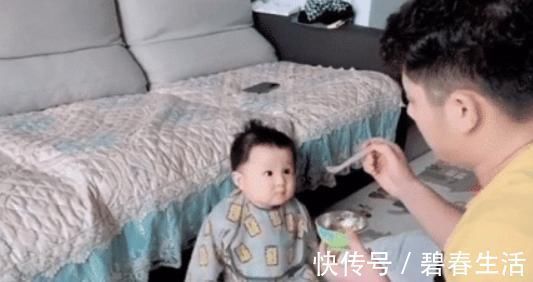 尿不湿|萌娃被奶爸“绑架”喂饭,这大概是我见过“最憋屈”的尿不湿