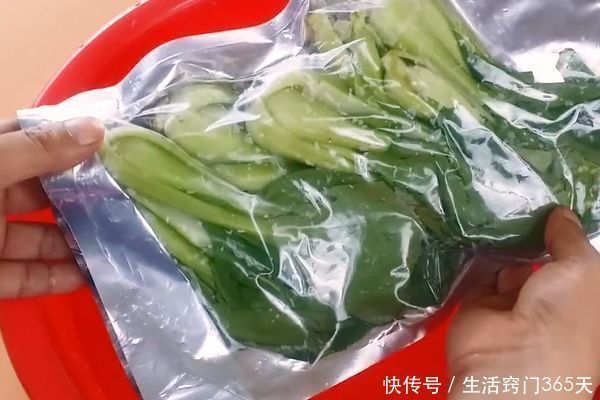 抓紧把水果蔬菜放在盆子里，真是厉害了，很多人不清楚，都学学