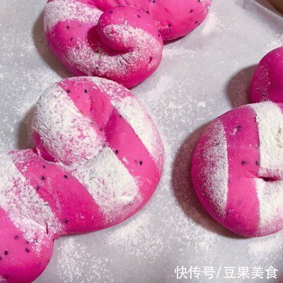 波兰种火龙果蔓越莓乳酪欧包